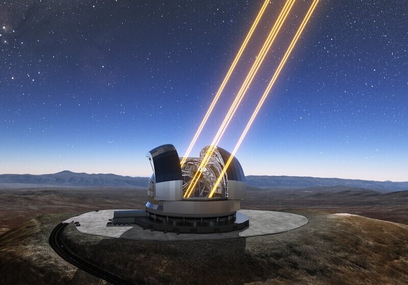 An artist's impression of the ELT firing its laser guide stars into the sky