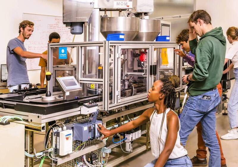 Etudiants travaillant sur un projet